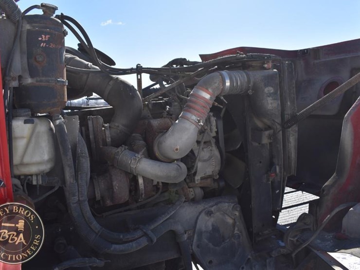 2005-peterbilt-385-image-24