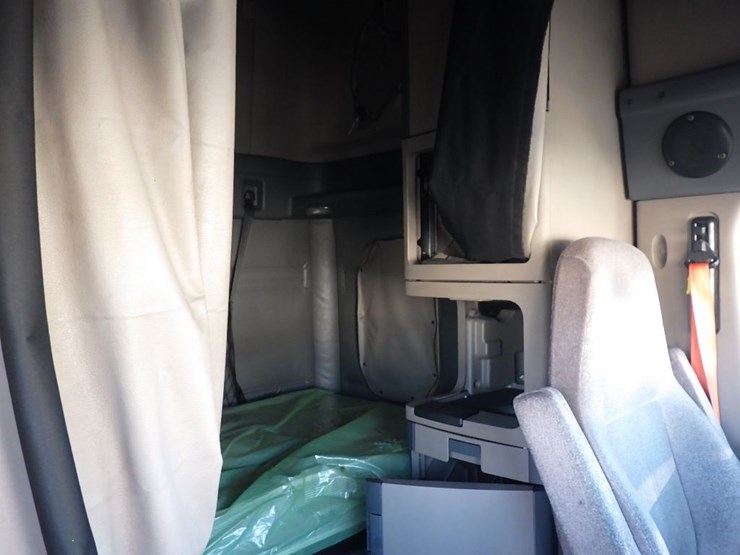 2020-freightliner-cascadia-125-image-6