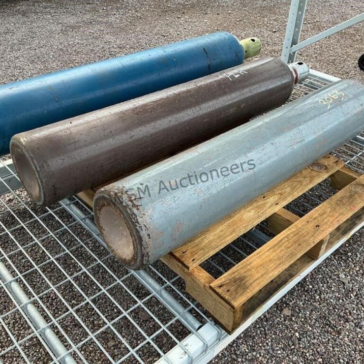 (3) WELDING TANKS