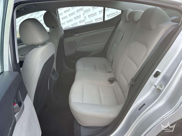 2017-hyundai-elantra-sedan-image-23