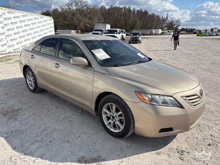 2007-toyota-camry-sedan-image-2