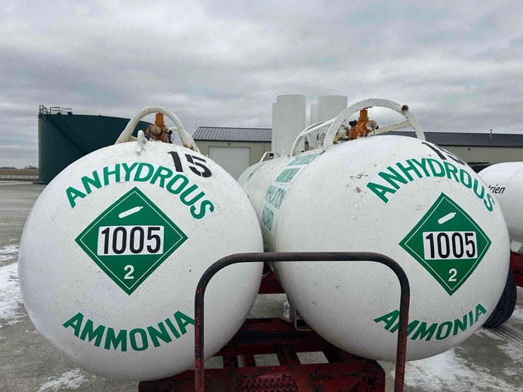 ag-systems-twin-1000-gal.-nh3-tanks-on-gear-#15-image-8