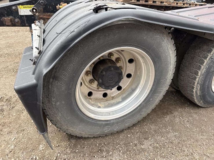 2000-freightliner-flc120-image-13