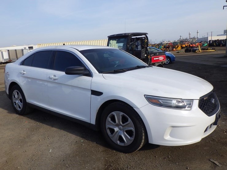 2015-ford-taurus-sedan-image-2