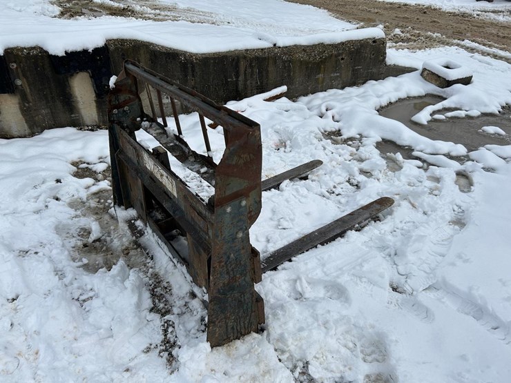 48”-skid-steer-pallet-forks-image-1