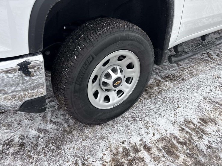 2023-chevrolet-3500-image-8