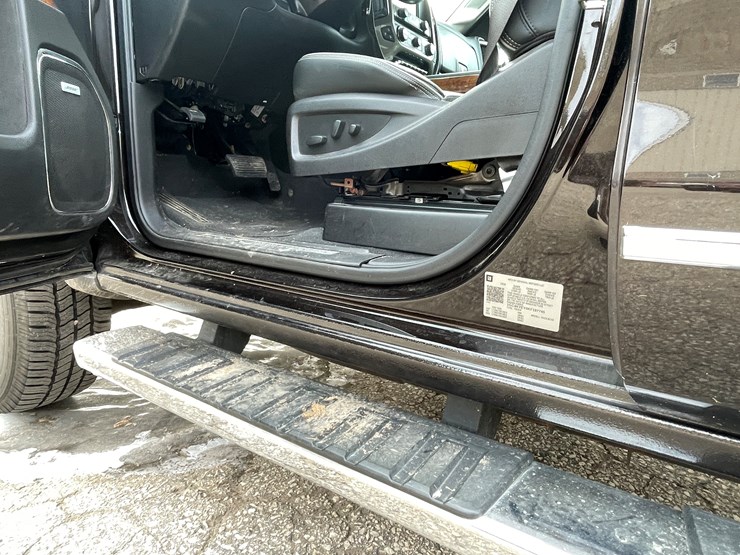 #7551-•-2019-chevy-silverado-high-country-pickup-(has-wi-title)-(blair,-wi)-image-24