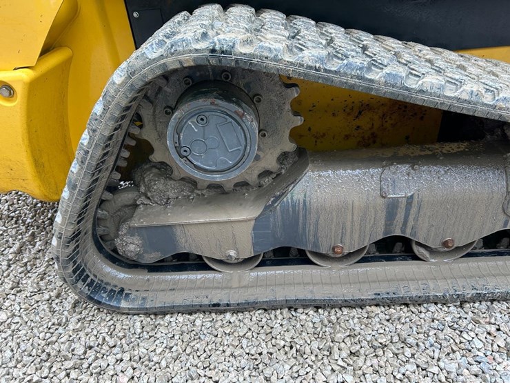 2021-new-holland-c345-image-13