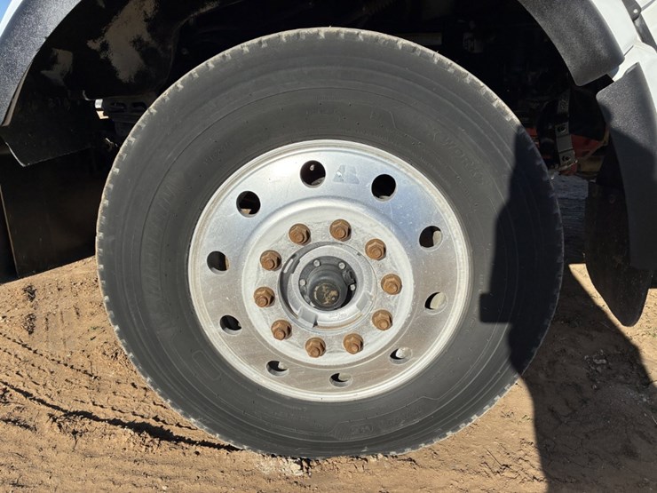 2020-peterbilt-567-image-9