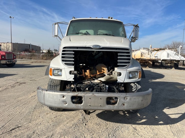 2005-sterling-l9500-image-3