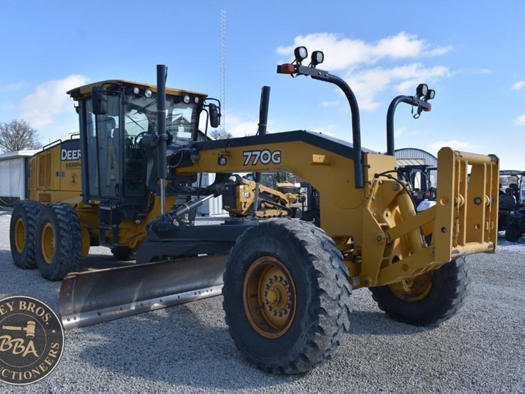 2013-deere-770g-image-11