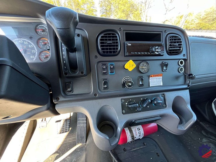 2019-freightliner-m2-s/a-box-truck-image-75