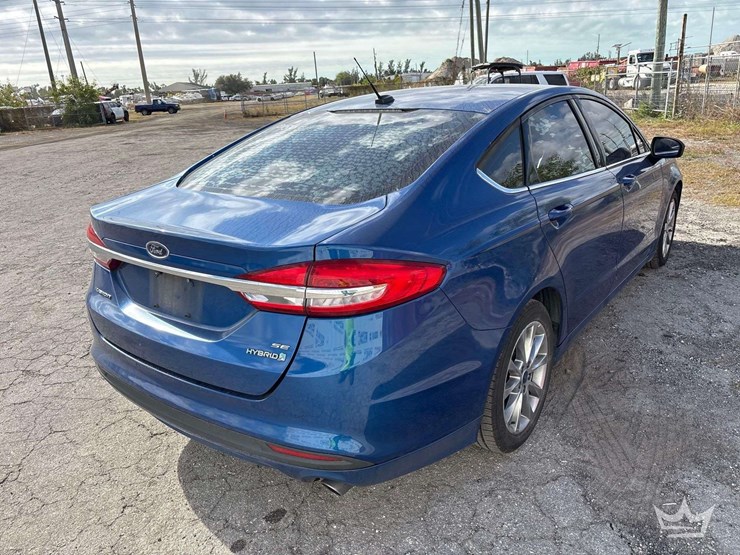 2017-ford-fusion-hybrid-sedan-image-3