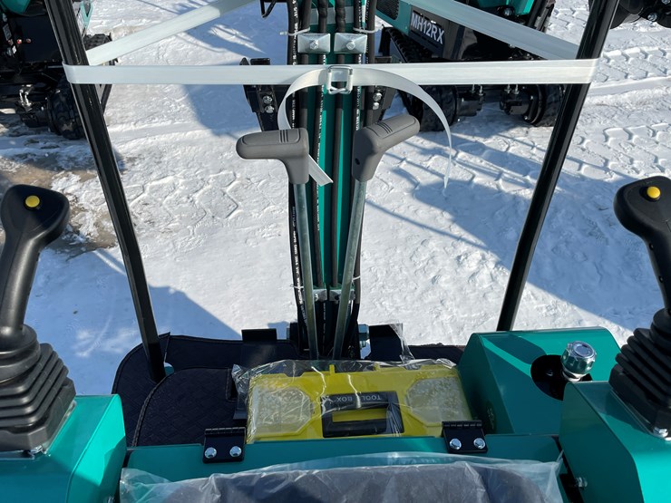 #5351-•-h15r-mini-excavator-image-11