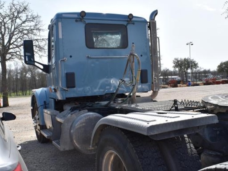 2021-peterbilt-567-image-5