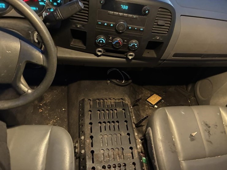 2010-chevrolet-2500hd-image-13