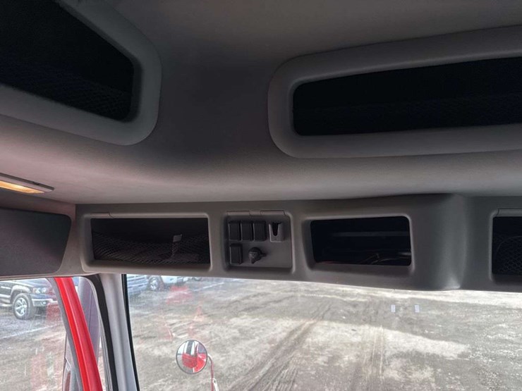 2007-volvo-vn-image-30