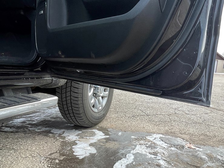 #7551-•-2019-chevy-silverado-high-country-pickup-(has-wi-title)-(blair,-wi)-image-28