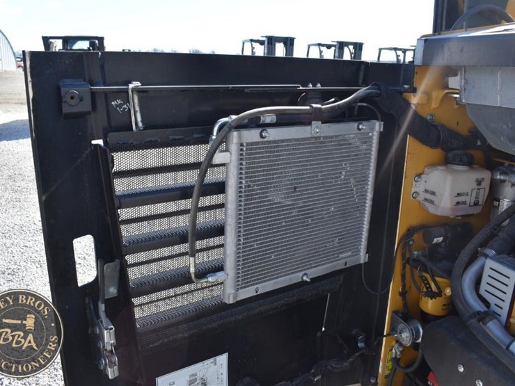 2022-caterpillar-259d3-image-37