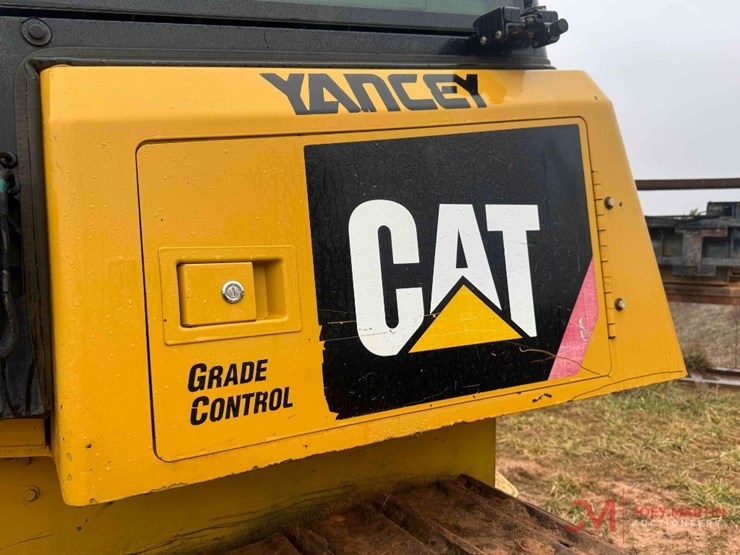 2017-caterpillar-d6k2-lgp-image-22