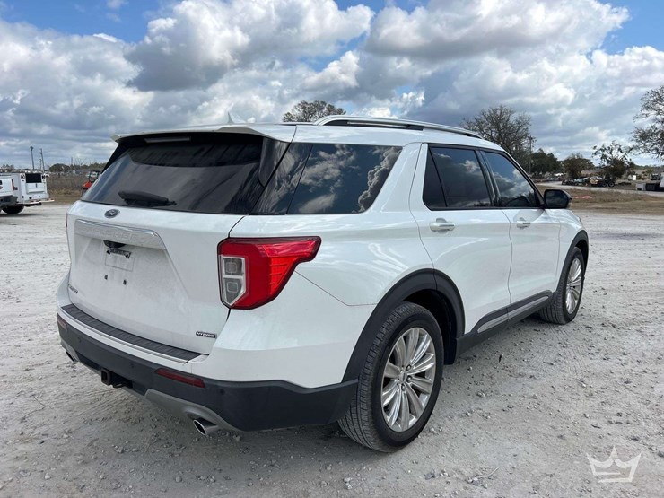2021-ford-explorer-image-3
