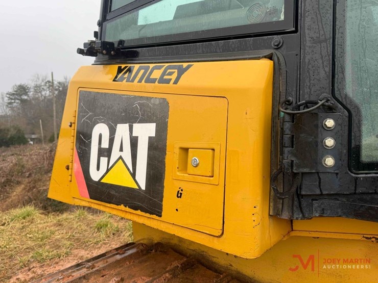 2017-caterpillar-d6k2-lgp-image-13