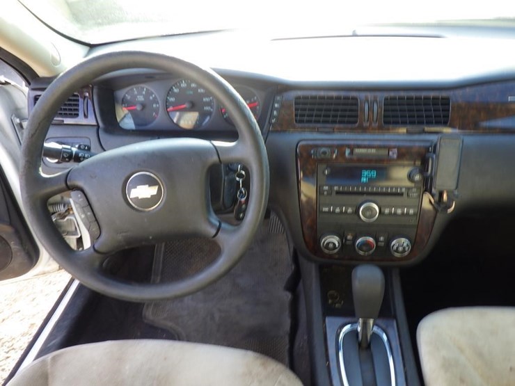 2014-chevrolet-impala-sedan-image-10