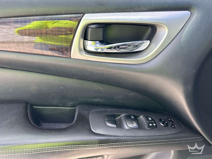 2013-nissan-pathfinder-image-12