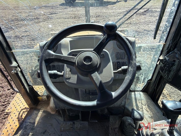 2017-caterpillar-420f2-image-25