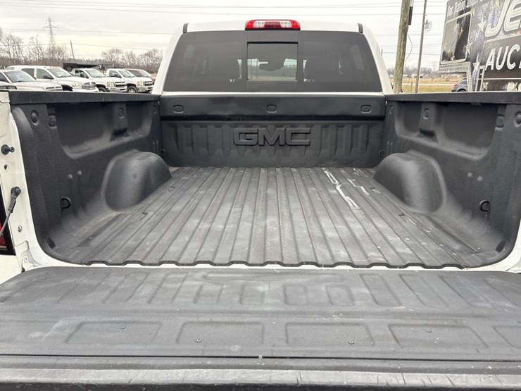 2018-gmc-1500-image-16