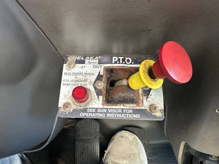 2009-peterbilt-367-image-16