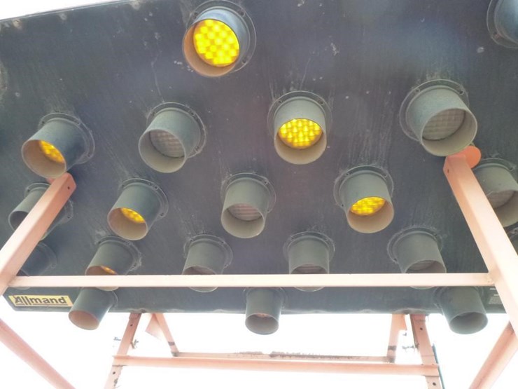 allmand-towable-arrow-board-image-5