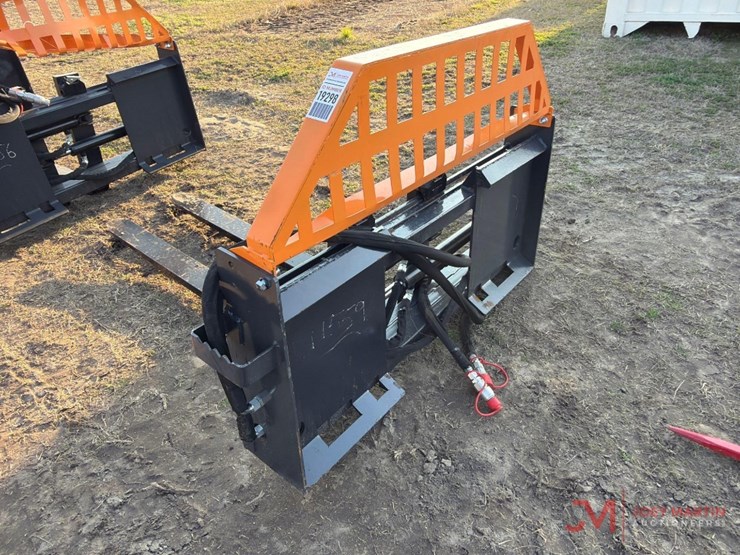 48"-hydraulic-forks-skid-steer-attachment-image-2