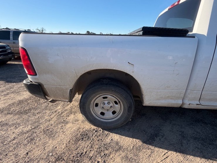 2019-ram-1500-classic-image-21