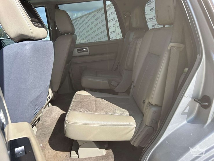 2011-ford-expedition-image-23