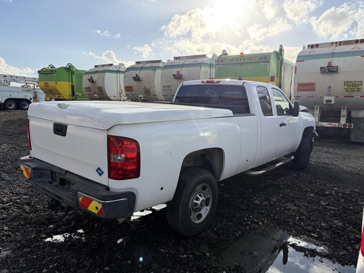 2013-chevrolet-2500-image-3