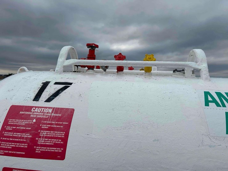 ag-systems-twin-1000-gal.-nh3-tanks-on-gear-#17-image-22