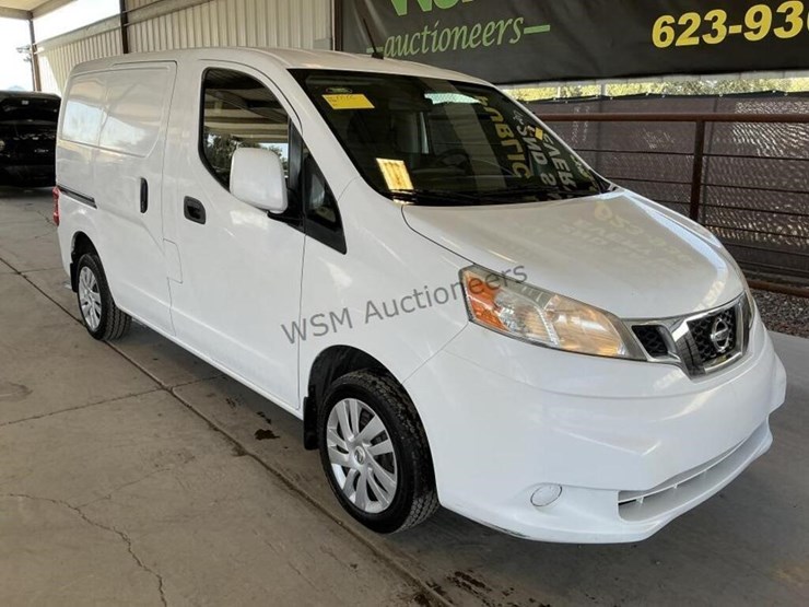 2017-nissan-nv200-image-2