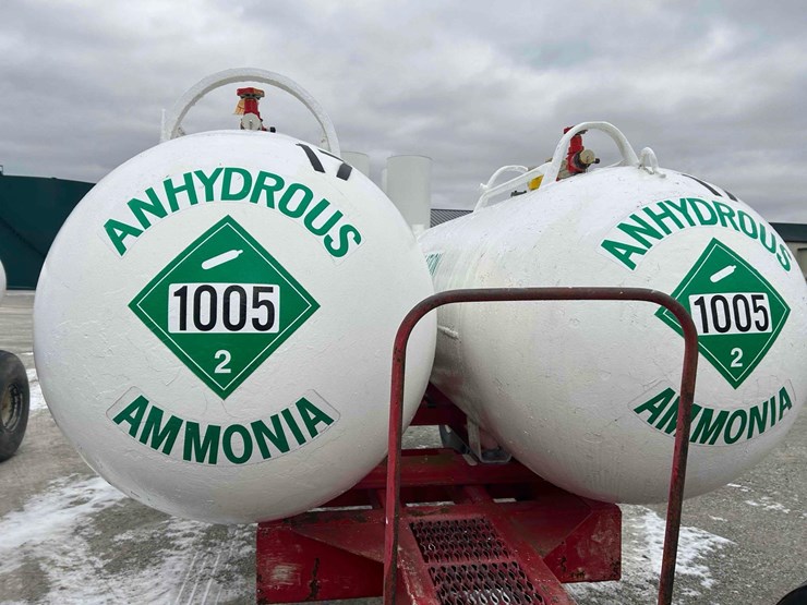 ag-systems-twin-1000-gal.-nh3-tanks-on-gear-#17-image-7