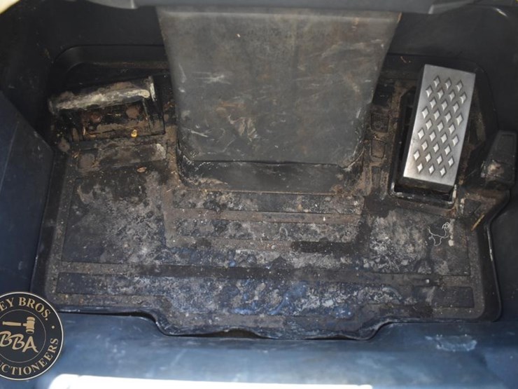 2015-deere-323e-image-46