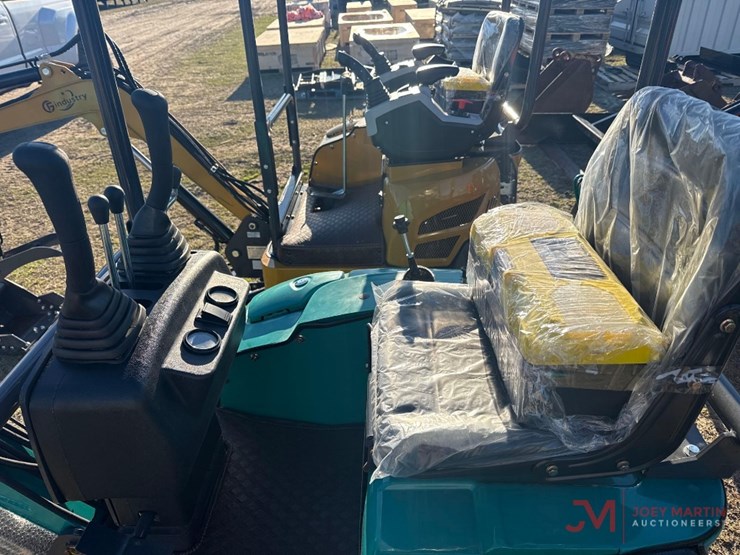 new/unused-findustryqk16r-mini-excavator-image-7
