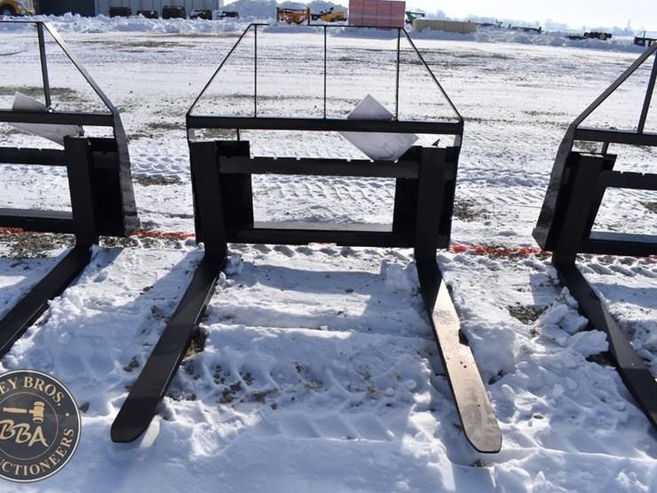 agt-industrial-pallet-fork-attachment-41848-image-1