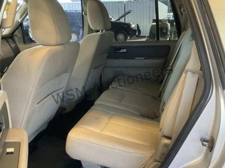 2014-ford-expedition-image-24