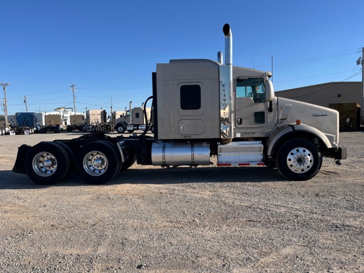 2008-kenworth-t800-image-4