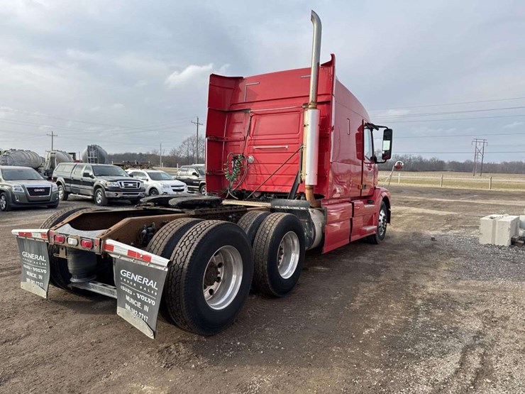 2007-volvo-vn-image-5