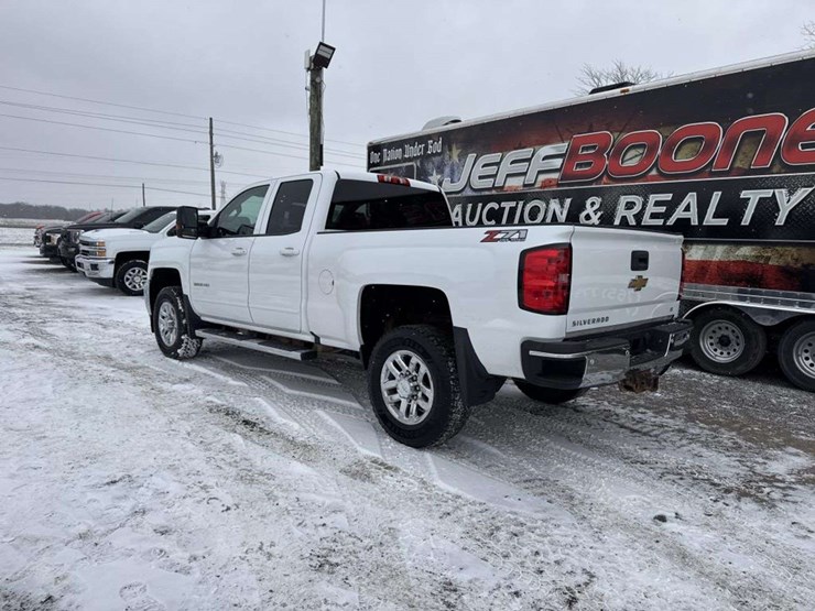 2016-chevrolet-silverado-2500hd-lt-image-3