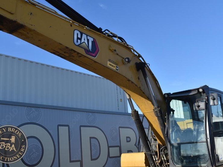 2020-caterpillar-320-image-13