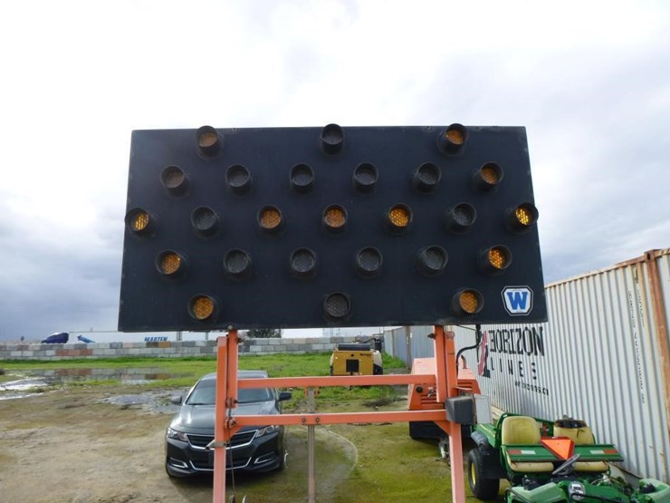 wanco-wtsp-towable-arrow-board-image-7