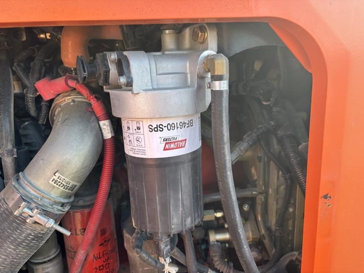 2018-jlg-8042-image-42