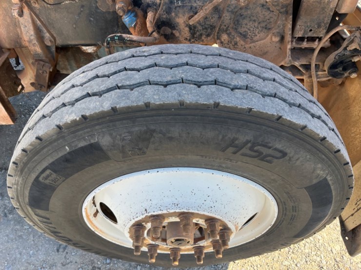 1998-peterbilt-379-image-11